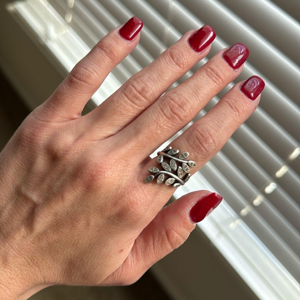 Pandora diamond leaf ring